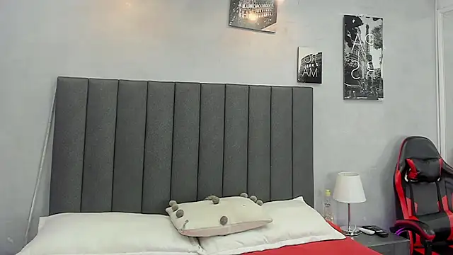 Snapshot of kendra_london chatting on 07/06/26, 11:17 kendra london online show from 07/06/26, 11:17