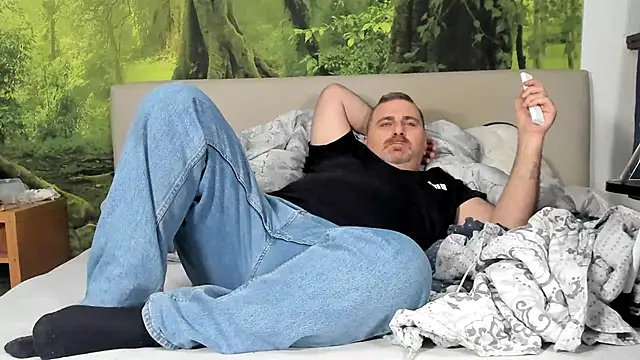 Snapshot of chubbydaddybear82 chatting on 11/17/25, 01:09 chubbydaddybear82 online show from 11/17/25, 01:09