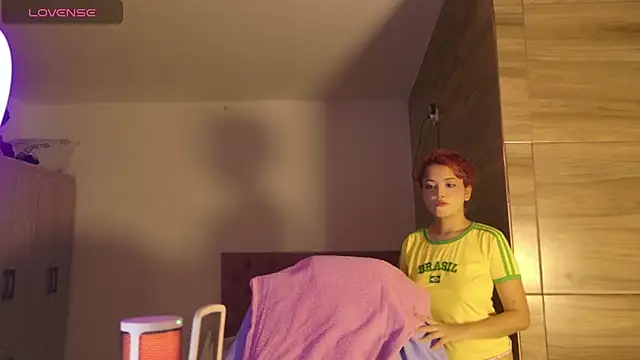 EmillieX online show from 12/01/25, 11:49