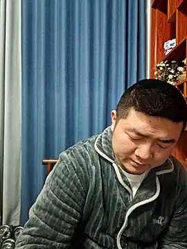 Snapshot of BPTT001 chatting on 12/14/25, 12:11 BPTT001 online show from 12/14/25, 12:11