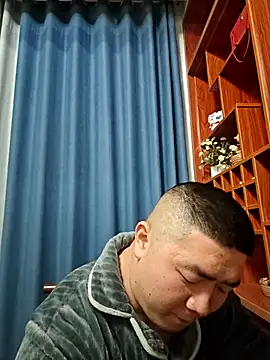 Snapshot of BPTT001 chatting on 12/18/25, 12:53 BPTT001 online show from 12/18/25, 12:53