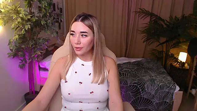 Rosie Mac online show from 11/23/25, 01:04