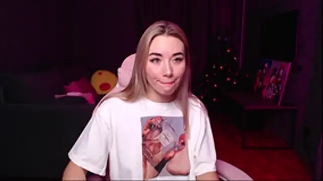 Rosie Mac online show from 12/15/25, 02:06