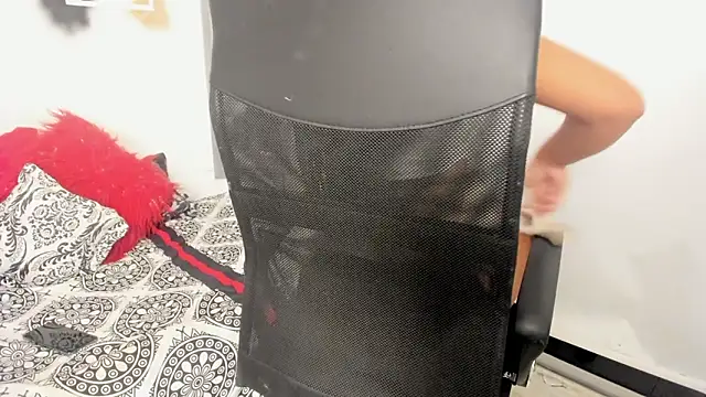 YuleimysAndAlex online show from 12/04/25, 11:59