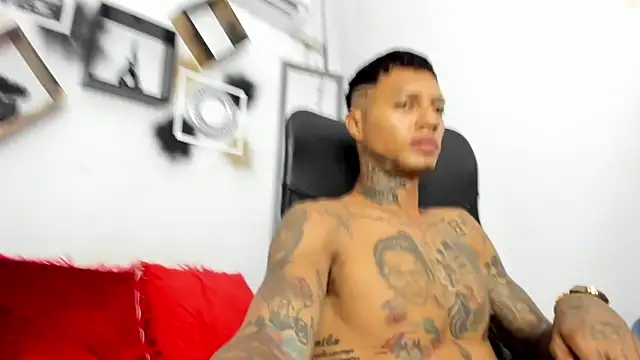 YuleimysAndAlex online show from 11/24/25, 03:28