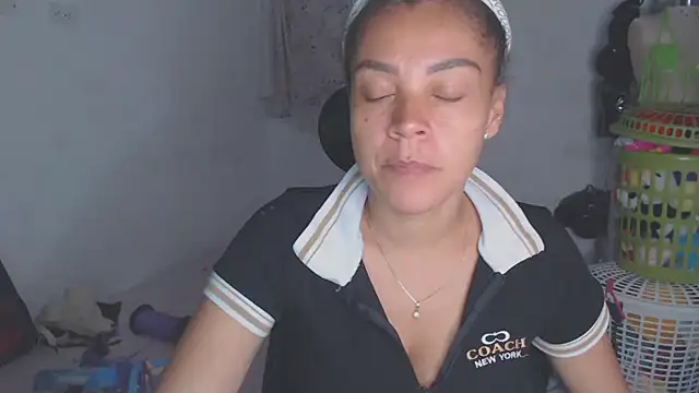 Snapshot of shayna_cute chatting on 05/17/26, 03:50 shayna cute online show from 05/17/26, 03:50
