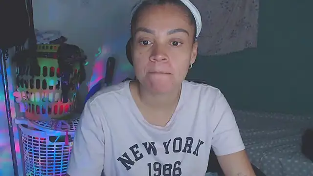 shayna cute online show from 07/01/26, 12:22