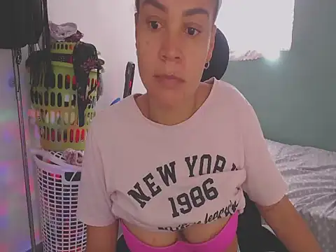 shayna cute online show from 07/01/26, 06:19