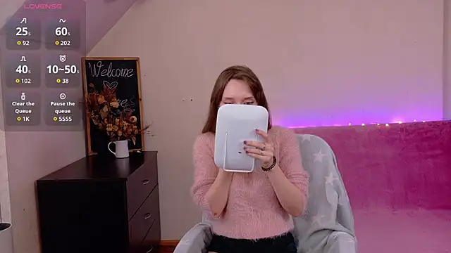 TinyMuse  online show from 11/10/25, 11:26