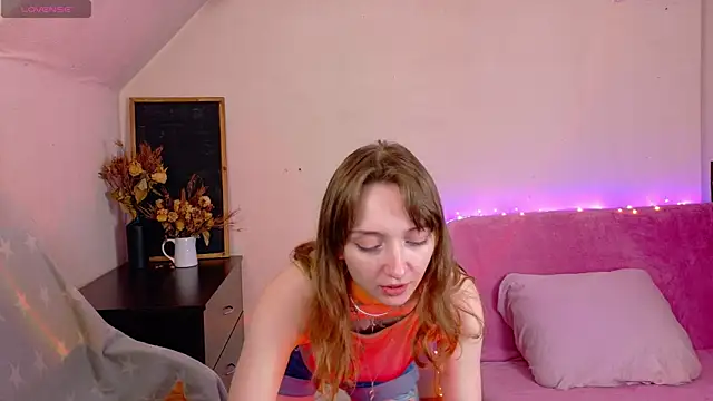 TinyMuse  online show from 11/08/25, 06:06