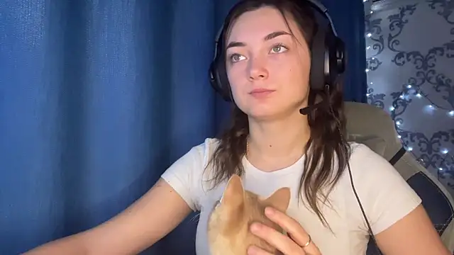 TwotyBright online show from 12/18/25, 06:07