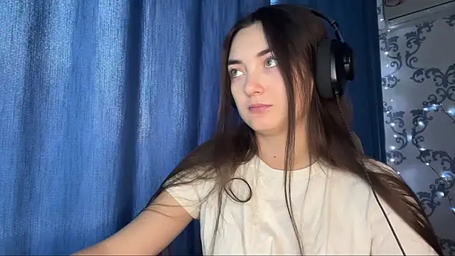 TwotyBright online show from 12/14/25, 08:09