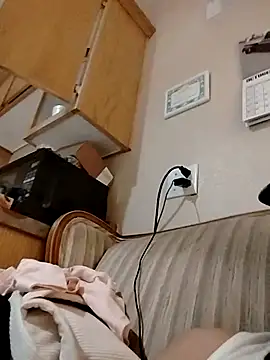 m8je online show from 11/15/25, 06:06