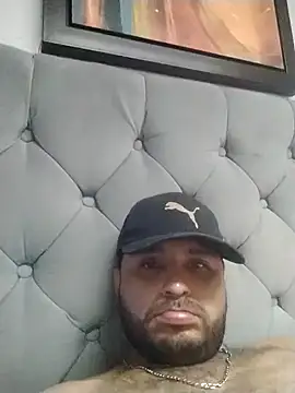 Snapshot of KARNEs24666 chatting on 11/03/25, 01:33 KARNEs24666 online show from 11/03/25, 01:33