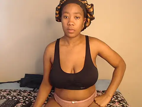 Snapshot of SexyLipss_ chatting on 11/04/25, 01:48 SexyLipss online show from 11/04/25, 01:48