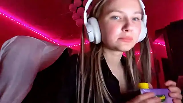 KarinRobertson online show from 12/15/25, 07:20