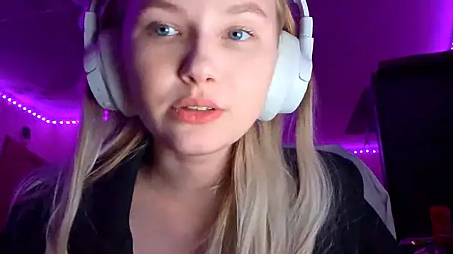 KarinRobertson online show from 12/01/25, 06:31