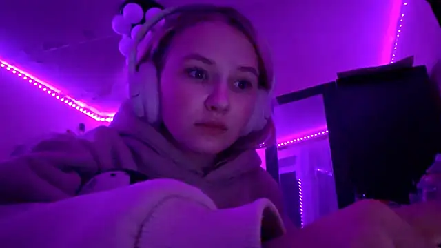 KarinRobertson online show from 12/04/25, 06:29