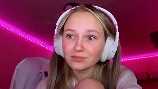 KarinRobertson online show from 12/18/25, 05:17