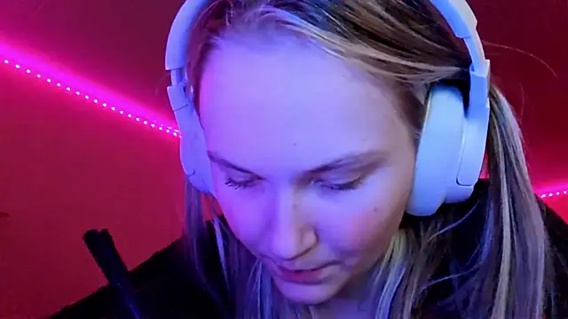 KarinRobertson online show from 12/20/25, 05:16