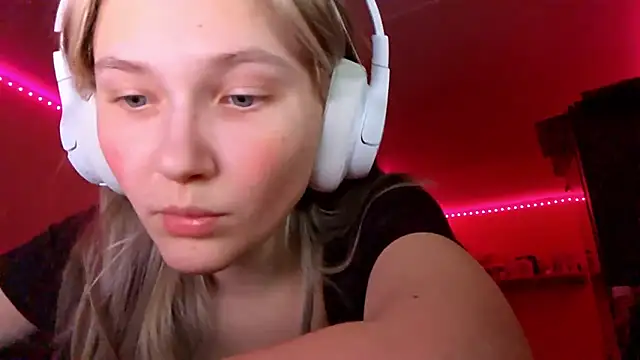 KarinRobertson online show from 12/17/25, 04:23