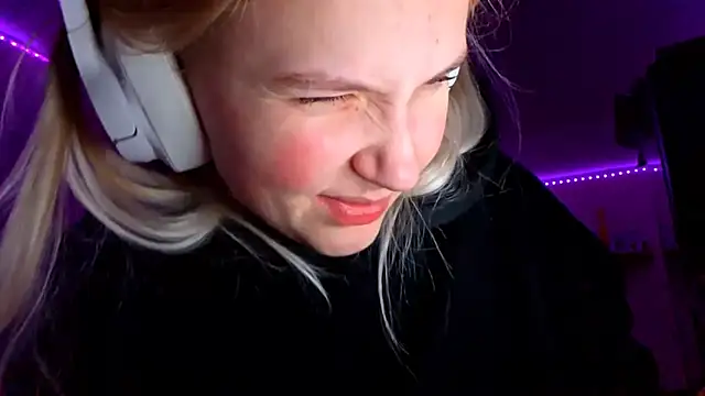 KarinRobertson online show from 11/23/25, 06:29