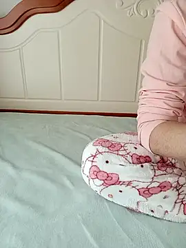 Snapshot of VVCC852 chatting on 11/19/25, 07:19 VVCC852 online show from 11/19/25, 07:19