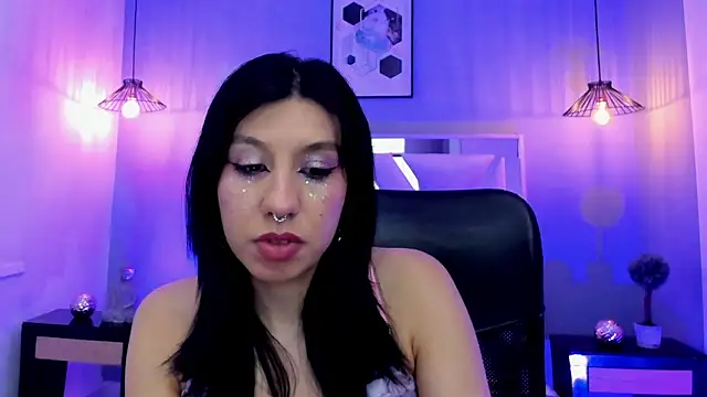 zoe-moreau online show from 04/06/26, 07:48