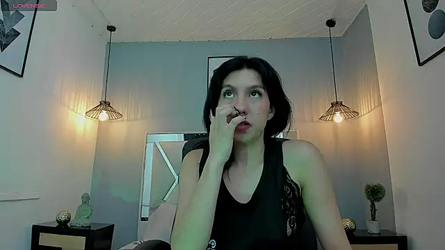 zoe-moreau online show from 03/26/26, 07:45