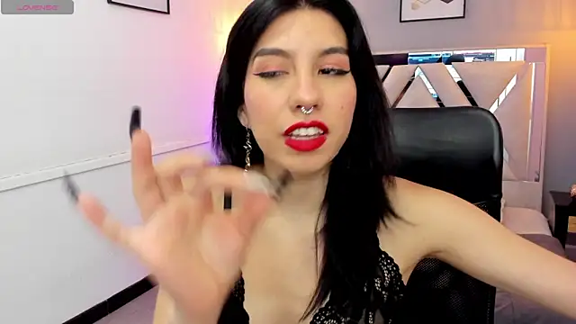 zoe-moreau online show from 04/18/26, 08:20