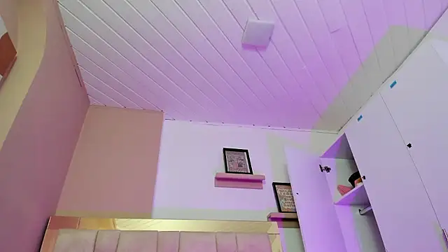 zoe-moreau online show from 01/08/26, 07:20