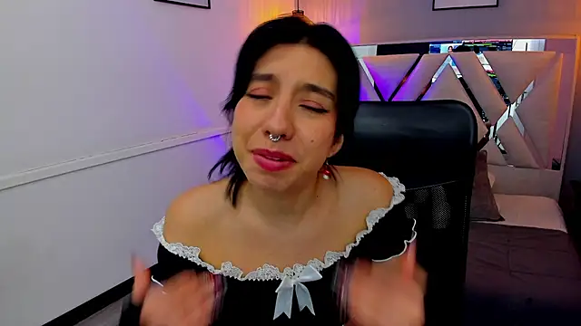 zoe-moreau online show from 04/10/26, 08:27