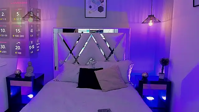 zoe-moreau online show from 03/25/26, 07:35