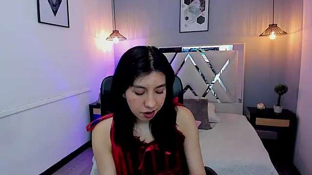 zoe-moreau online show from 04/11/26, 07:17