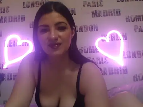 Snapshot of Bya_hootgyrl1 chatting on 11/27/25, 06:58 Bya hootgyrl1 online show from 11/27/25, 06:58