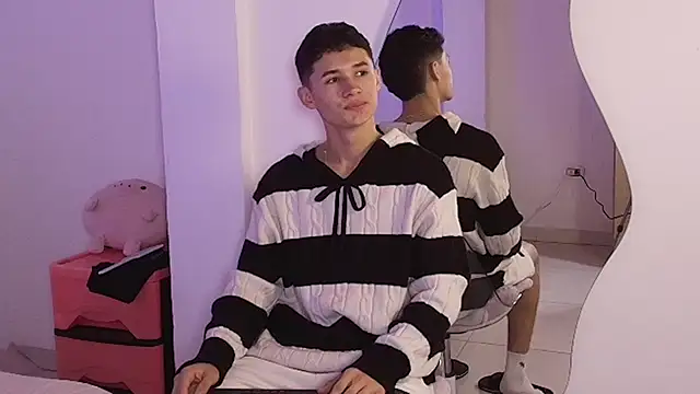 Snapshot of Eiden_Blake chatting on 11/29/25, 11:49 Eiden Blake online show from 11/29/25, 11:49