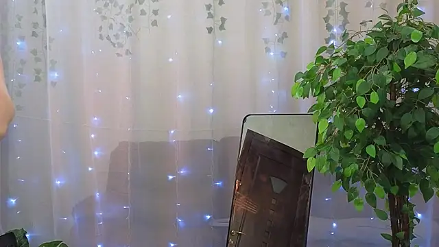 Mila wxw online show from 11/10/25, 12:10