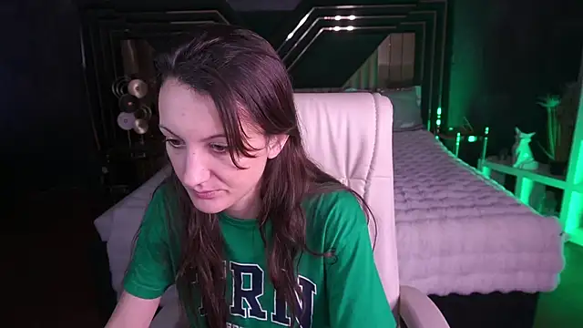 ZafiraMoonn online show from 12/18/25, 07:13