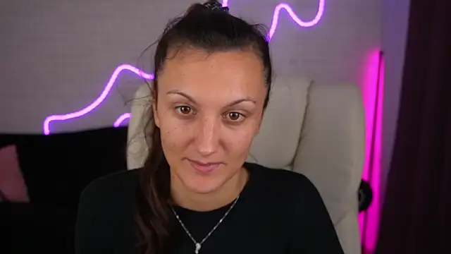 ZafiraMoonn online show from 11/04/25, 08:40