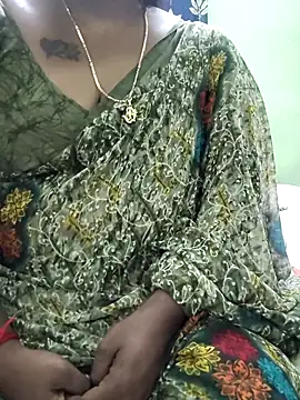 tam-queen1 online show from 11/10/25, 08:52