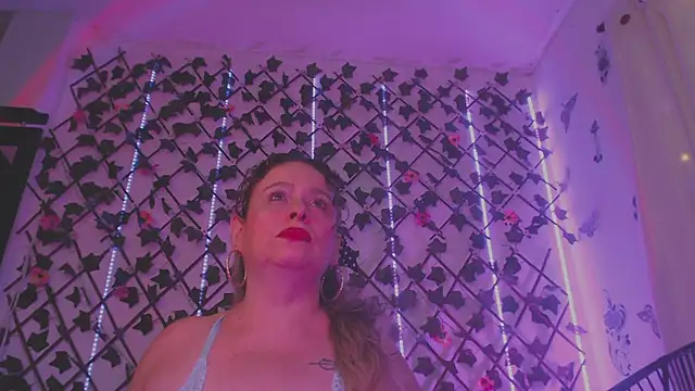 Snapshot of katjohanna chatting on 06/27/26, 10:38 katjohanna online show from 06/27/26, 10:38
