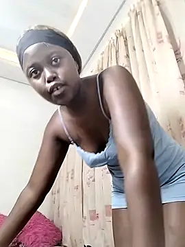 SweetSavage18 online show from 12/04/25, 03:44