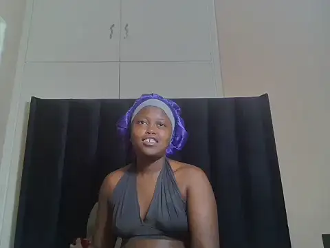 Snapshot of SweetSavage18 chatting on 05/13/26, 07:32 SweetSavage18 online show from 05/13/26, 07:32
