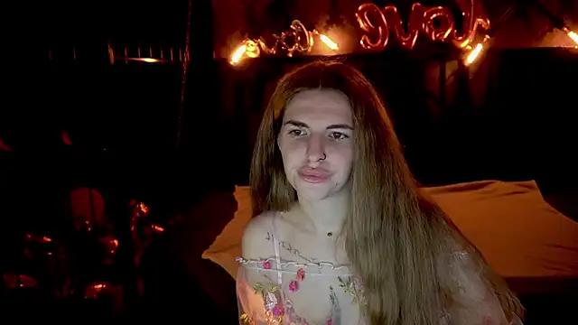 Snapshot of DanielaReign chatting on 02/14/26, 06:57 DanielaReign online show from 02/14/26, 06:57