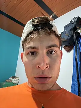 Snapshot of AlexanderBianchi2 chatting on 11/07/25, 02:54 AlexanderBianchi2 online show from 11/07/25, 02:54