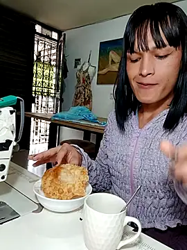 PaulinaLondra2 online show from 11/26/25, 12:27