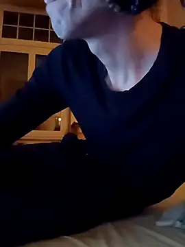 Snapshot of bassxxxxwave chatting on 11/16/25, 06:56 bassxxxxwave online show from 11/16/25, 06:56