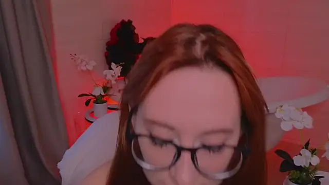 Snapshot of WICKEDEMBER chatting on 06/19/26, 02:06 WICKEDEMBER online show from 06/19/26, 02:06