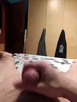 Snapshot of Cini75 chatting on 12/21/25, 07:59 Cini75 online show from 12/21/25, 07:59