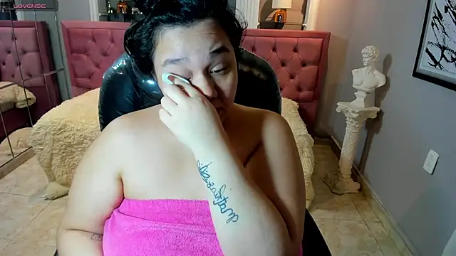 Snapshot of _chelsea_24 chatting on 12/15/25, 05:24 chelsea 24 online show from 12/15/25, 05:24